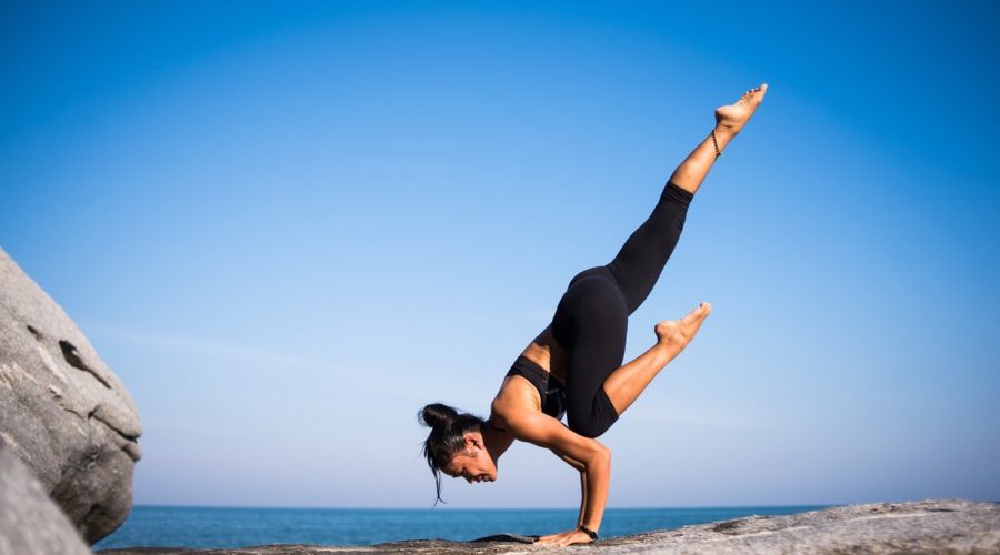 Le yoga d'une femme mature